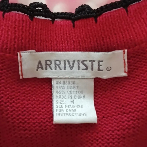 💙🏍red vest with embroidery and cute buttons - Picture 6 of 8